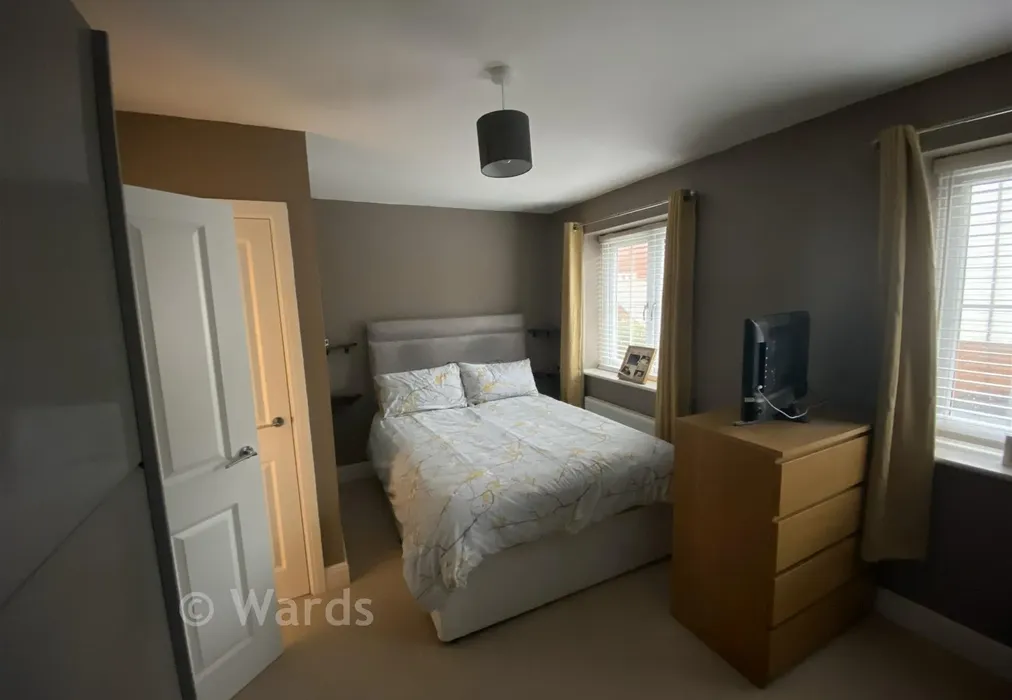 Bedroom 1 - Birchfield Grove, Hawkhurst, Cranbrook, Kent - Wards of Kent