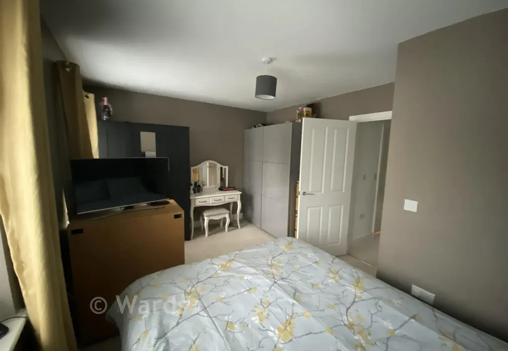 Bedroom 1 - Birchfield Grove, Hawkhurst, Cranbrook, Kent - Wards of Kent