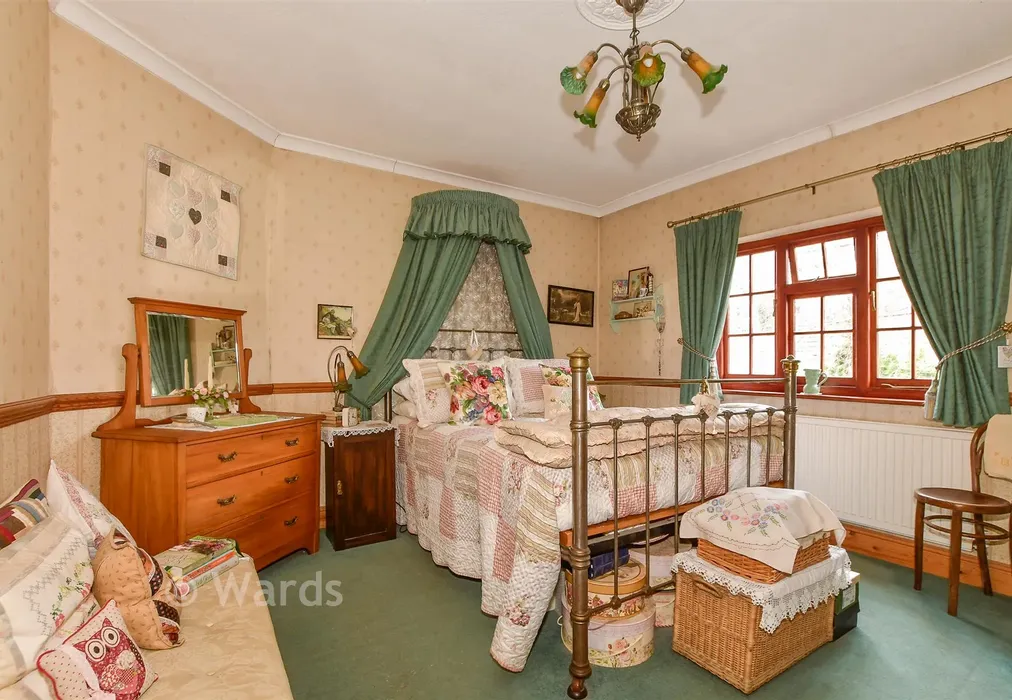Bedroom 1 - Babs Oak Hill, Sturry, Canterbury, Kent - Wards of Kent