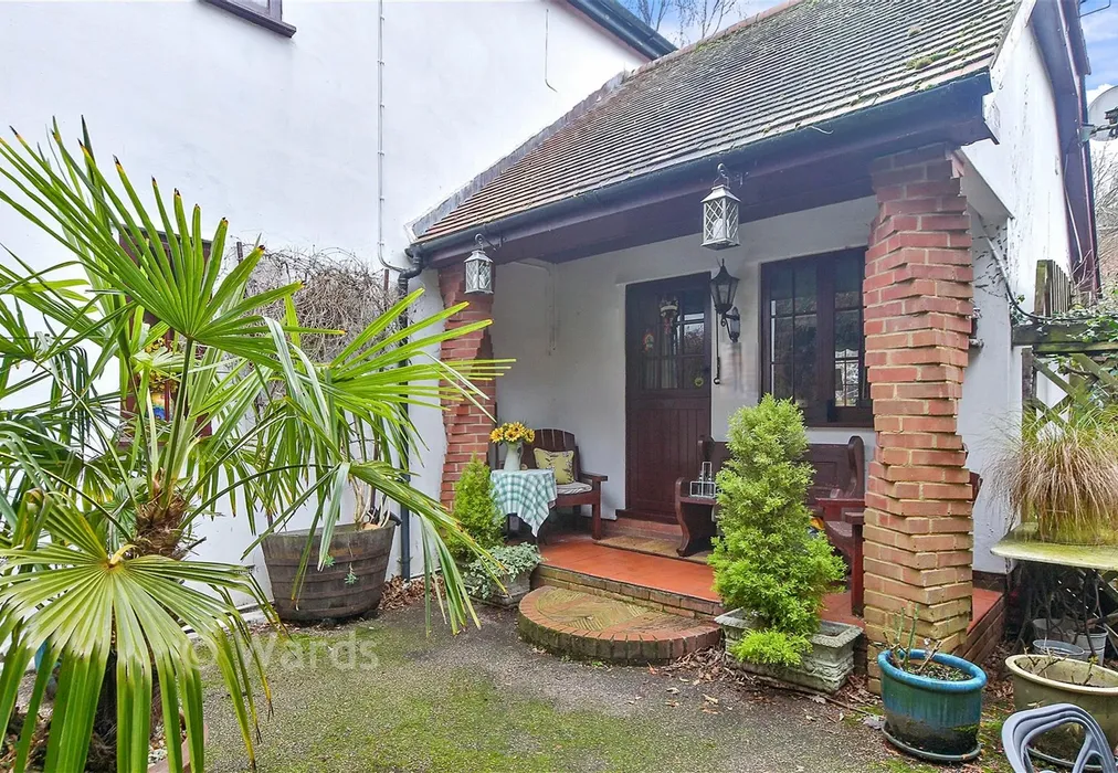 Front Garden - Babs Oak Hill, Sturry, Canterbury, Kent - Wards of Kent