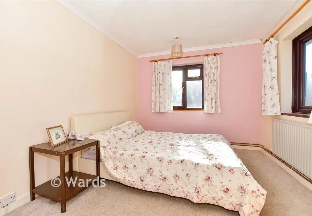 Bedroom 1 - Chulkhurst, Biddenden, Ashford, Kent - Wards of Kent