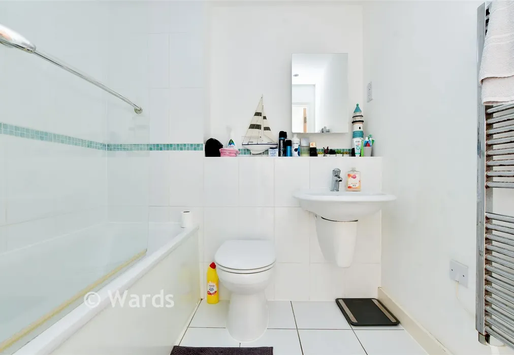Bathroom - Manston Road, Ramsgate, Kent - Wards of Kent