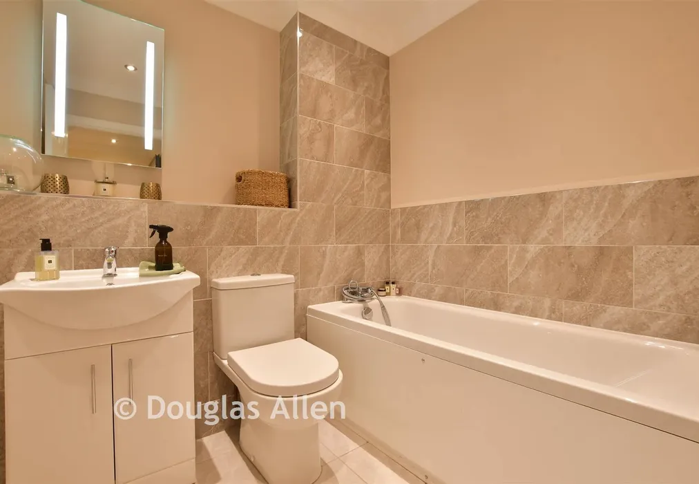 Bathroom - Elverston Side, Laindon, Basildon, Essex - Wards of Kent