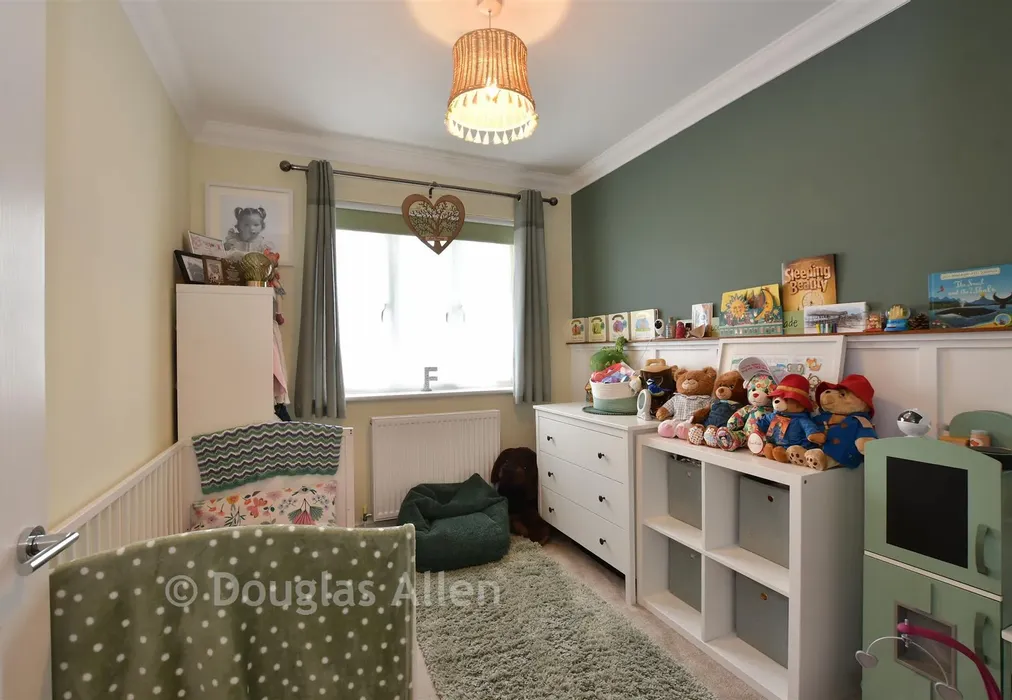 Bedroom 3 - Elverston Side, Laindon, Basildon, Essex - Wards of Kent