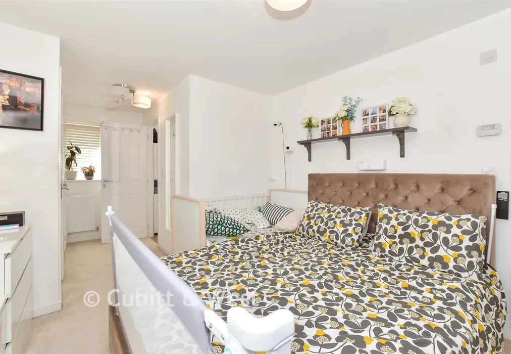 Bedroom 1 - Eames Way, Crawley, West Sussex - Wards of Kent
