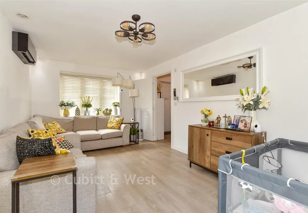 Lounge - Eames Way, Crawley, West Sussex - Wards of Kent