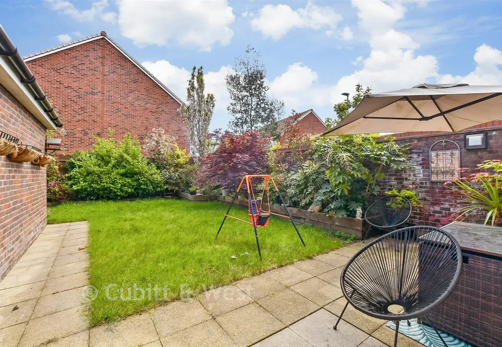 Rear Garden - Eames Way, Crawley, West Sussex - Wards of Kent