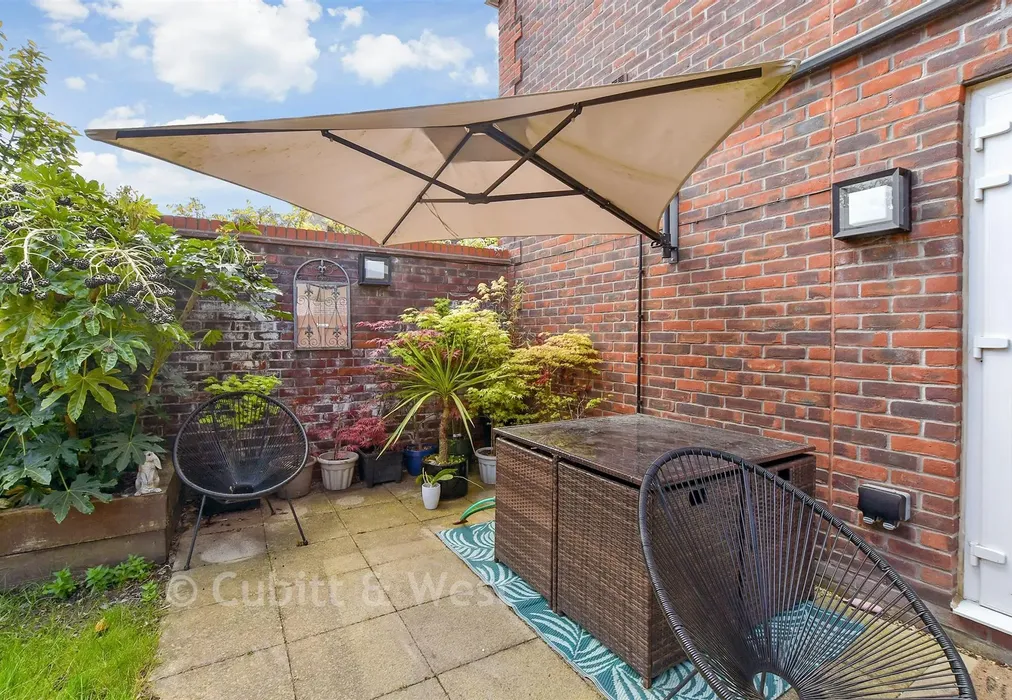 Rear Garden - Eames Way, Crawley, West Sussex - Wards of Kent