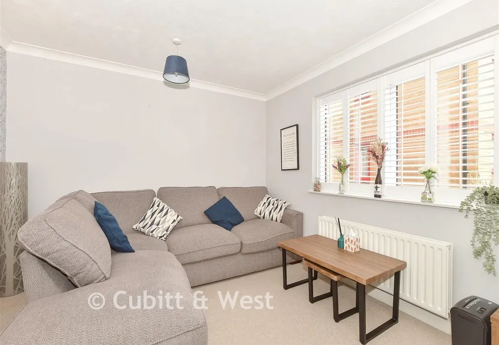 Lounge. - Franklynn Road, Haywards Heath, West Sussex - Wards of Kent