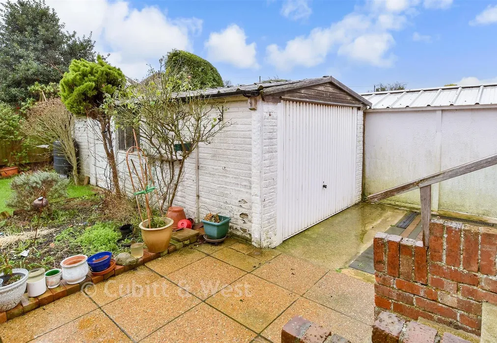 Garage - Coombe Vale, Brighton, East Sussex - Wards of Kent