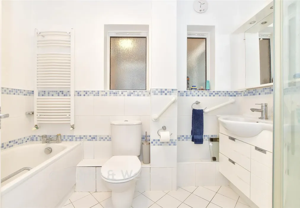 Bathroom - Hendon Avenue, Rustington, West Sussex - Wards of Kent