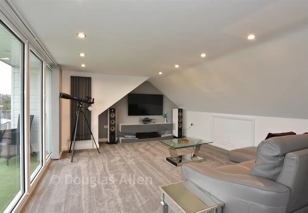 Bedroom 1 - Curlew Crescent, Basildon, Essex - Wards of Kent