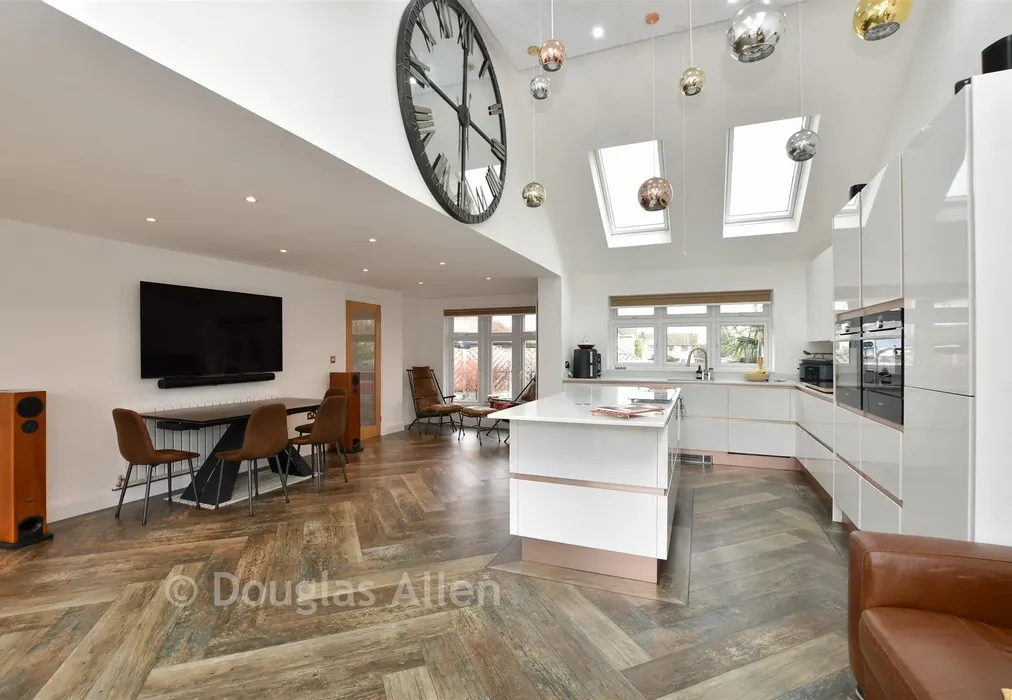 Lounge/Kitchen - Curlew Crescent, Basildon, Essex - Wards of Kent