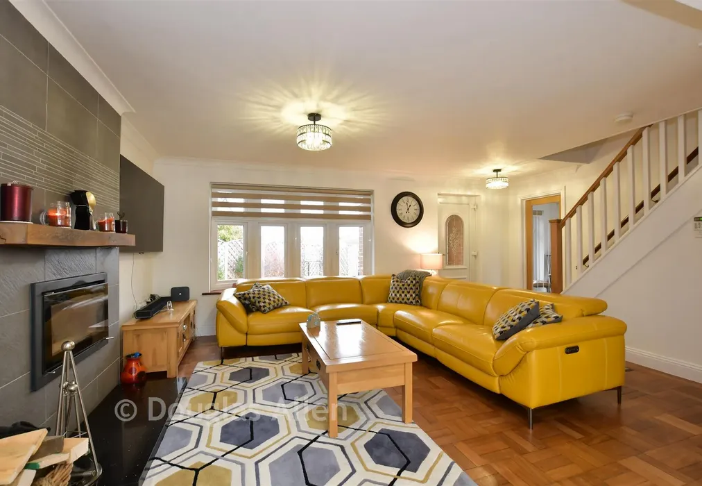 Lounge - Curlew Crescent, Basildon, Essex - Wards of Kent
