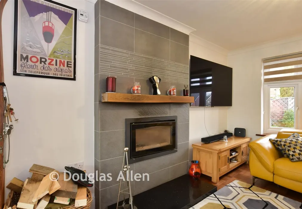 Internal Feature - Curlew Crescent, Basildon, Essex - Wards of Kent