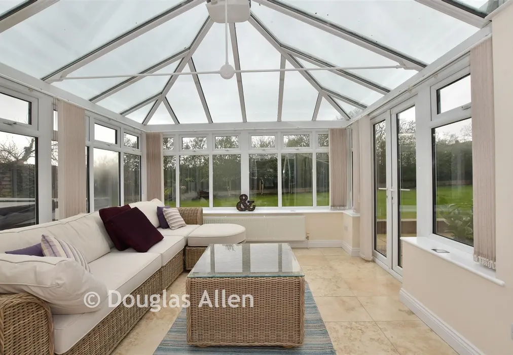 Conservatory - Curlew Crescent, Basildon, Essex - Wards of Kent
