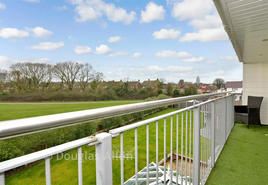 Balcony / Terrace - Curlew Crescent, Basildon, Essex - Wards of Kent