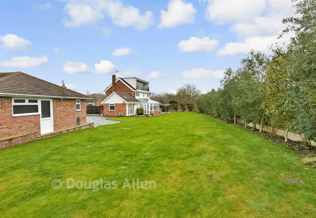 Rear Garden - Curlew Crescent, Basildon, Essex - Wards of Kent