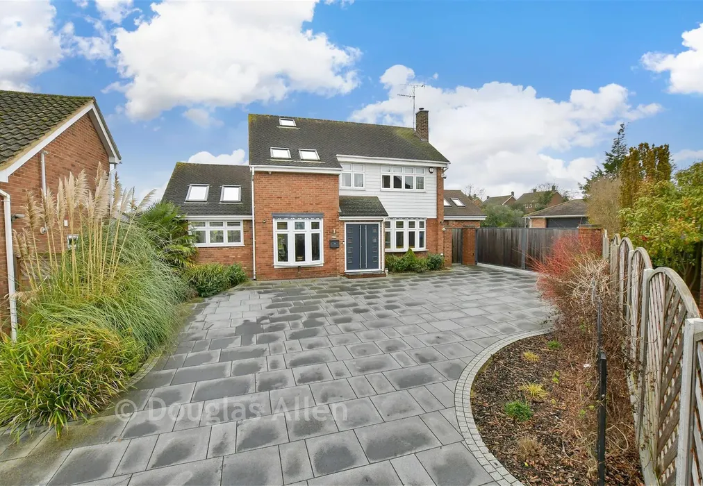 Front Web - Curlew Crescent, Basildon, Essex - Wards of Kent