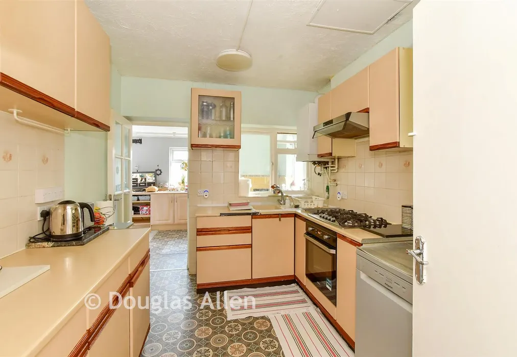 Kitchen - Chadwell Heath Lane, Chadwell Heath, Essex - Wards of Kent
