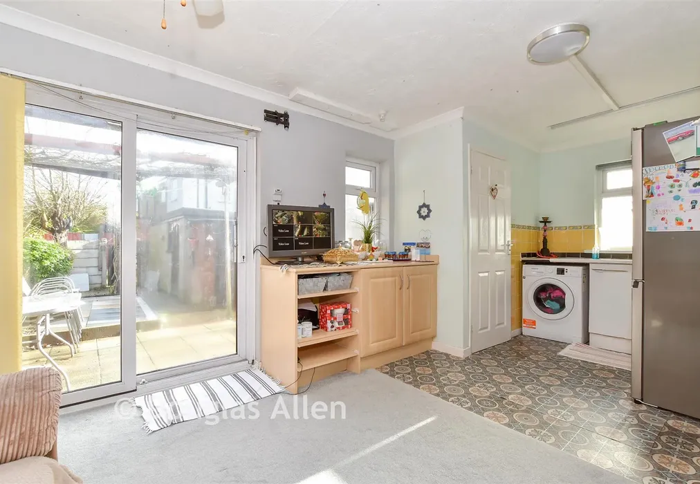 Family Room - Chadwell Heath Lane, Chadwell Heath, Essex - Wards of Kent