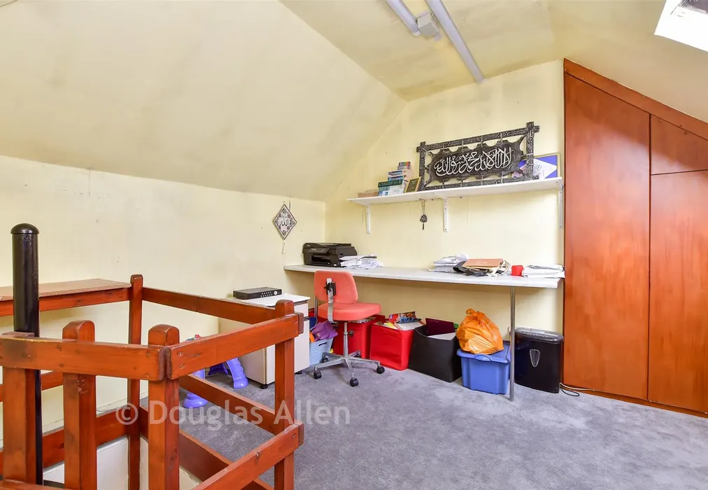 Loft Room - Chadwell Heath Lane, Chadwell Heath, Essex - Wards of Kent