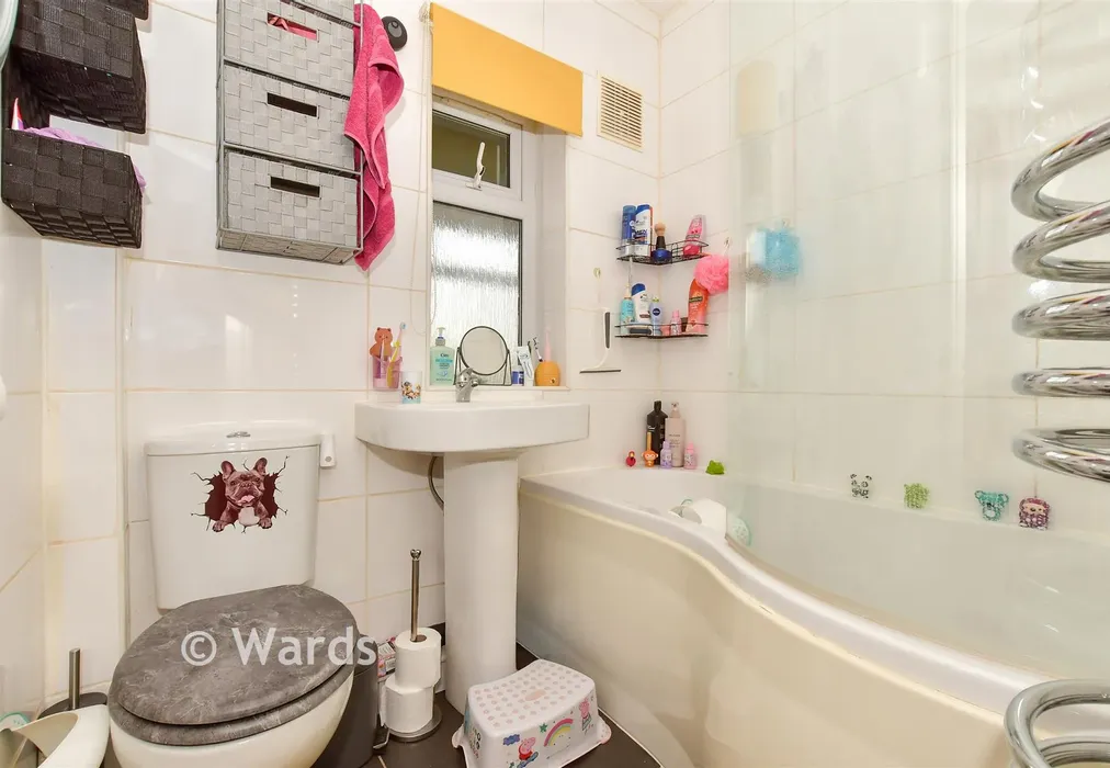 Bathroom - Princess Margaret Avenue, Ramsgate, Kent - Wards of Kent