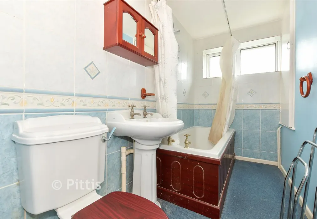 Bathroom - Spring Walk, Newport, Isle of Wight - Wards of Kent