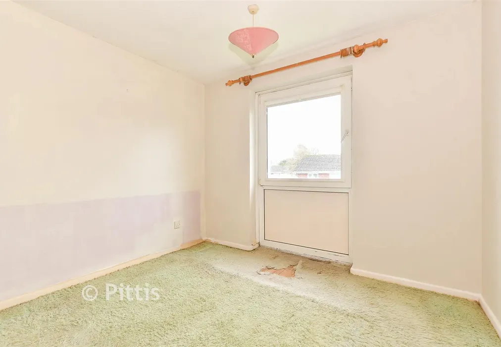 Bedroom 1 - Spring Walk, Newport, Isle of Wight - Wards of Kent