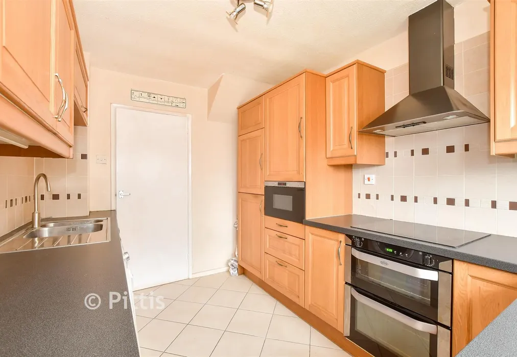 Kitchen - Spring Walk, Newport, Isle of Wight - Wards of Kent
