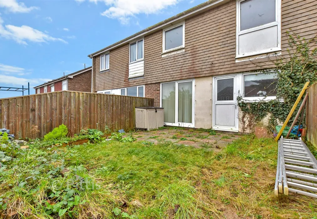 Rear Garden - Spring Walk, Newport, Isle of Wight - Wards of Kent