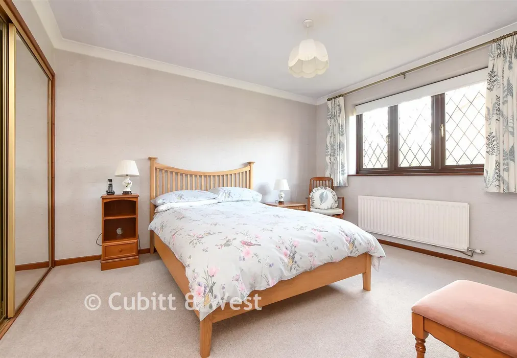 Bedroom 1 - Cotland Acres, Meadvale, Surrey - Wards of Kent