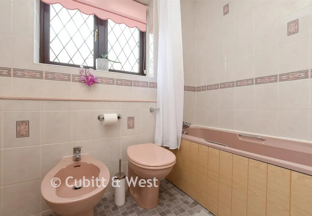 Bathroom - Cotland Acres, Meadvale, Surrey - Wards of Kent
