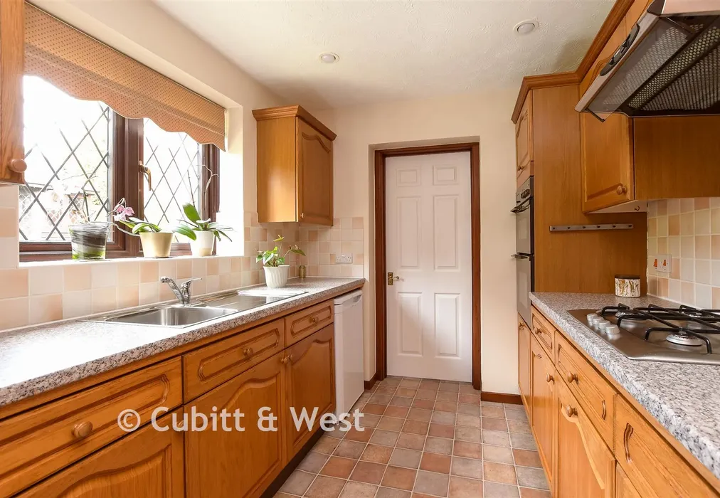 Kitchen/Breakfast Room - Cotland Acres, Meadvale, Surrey - Wards of Kent