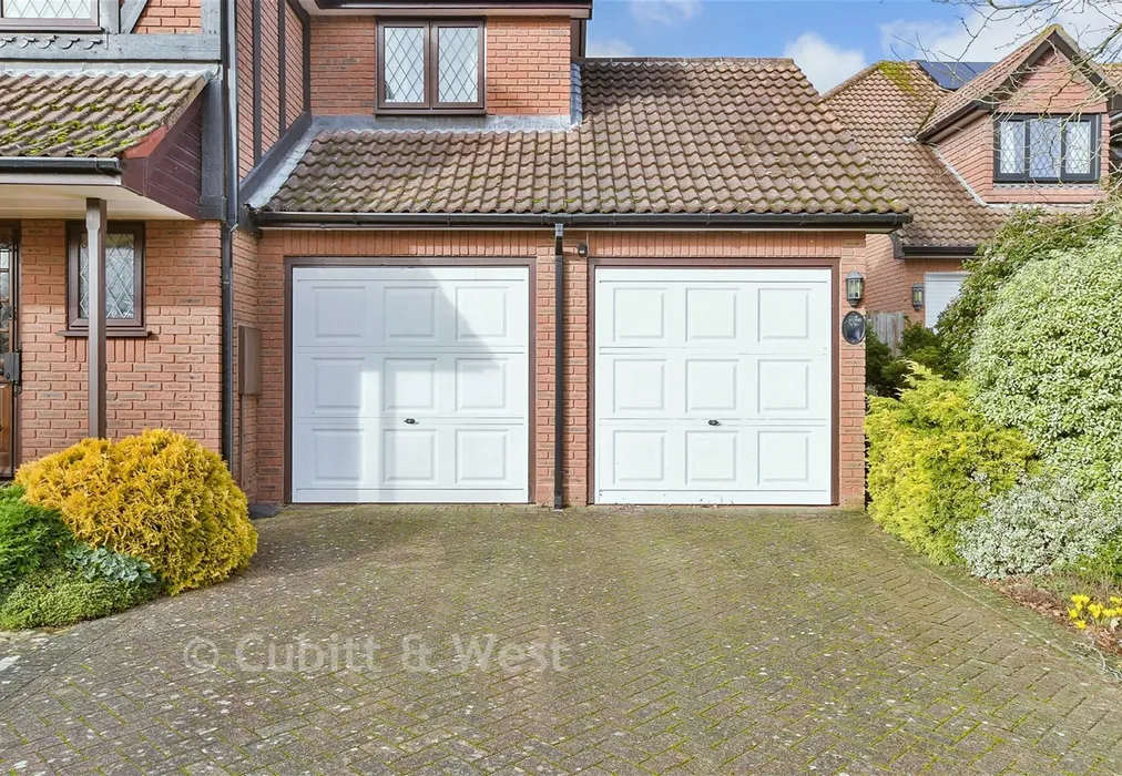 Garage - Cotland Acres, Meadvale, Surrey - Wards of Kent
