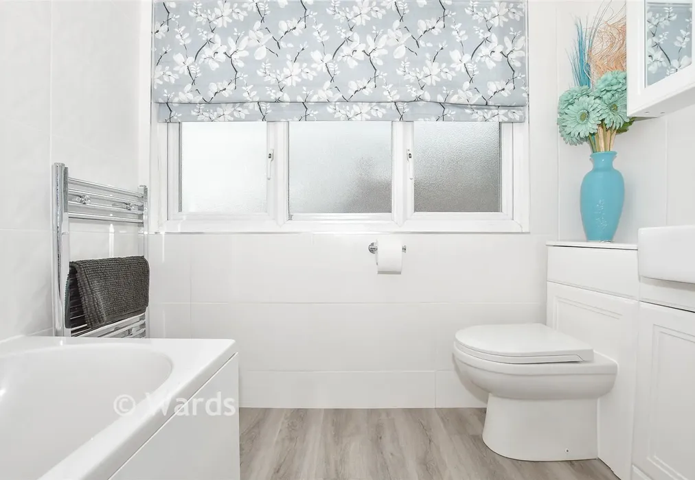 Bathroom - London Road, Maidstone, Kent - Wards of Kent