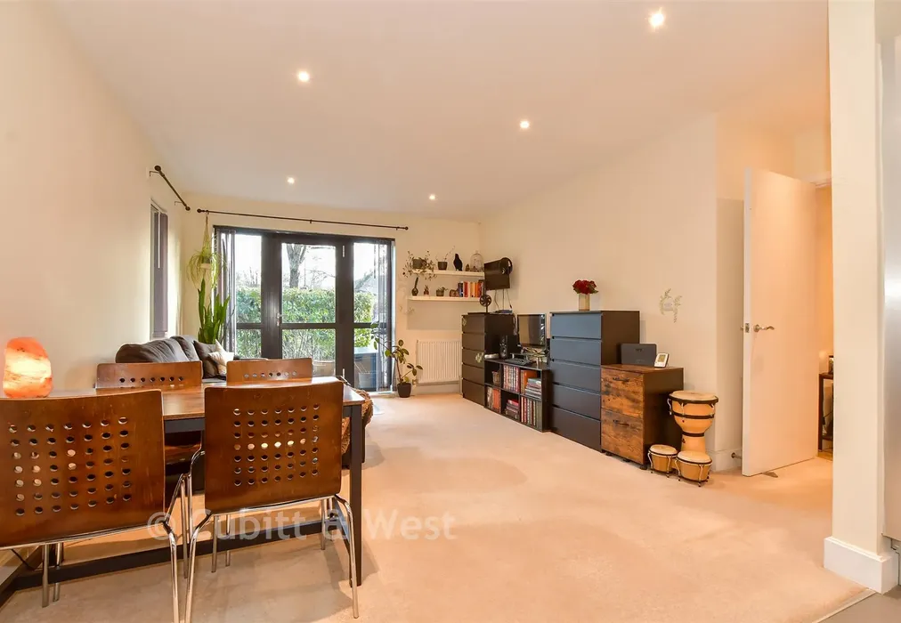 Lounge - Hornbeam Road, Reigate, Surrey - Wards of Kent