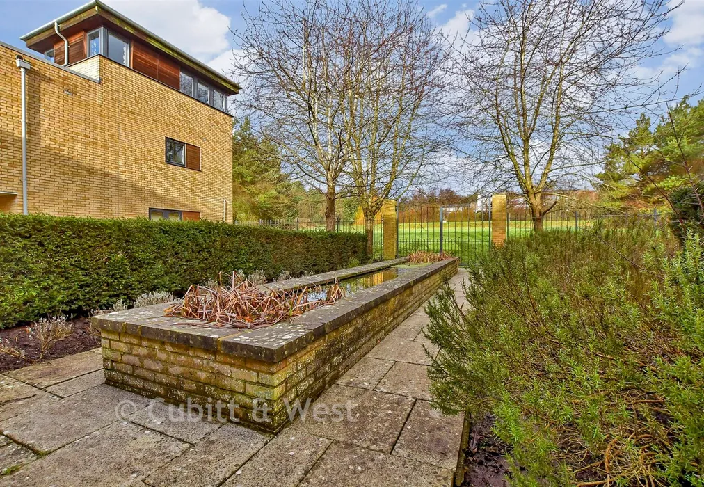 Communal Gardens - Hornbeam Road, Reigate, Surrey - Wards of Kent
