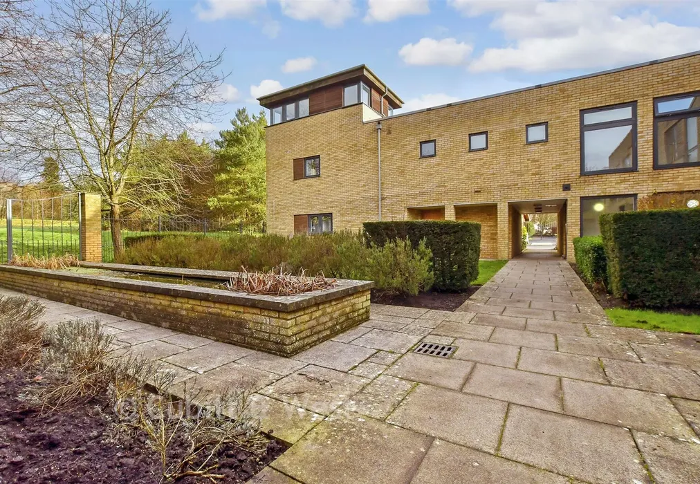 Communal Gardens - Hornbeam Road, Reigate, Surrey - Wards of Kent
