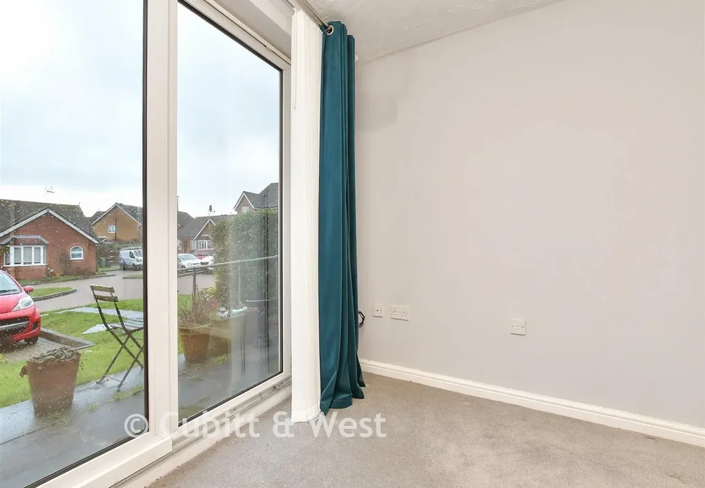 Internal Feature - Lordsgrove Close, Tadworth, Surrey - Wards of Kent