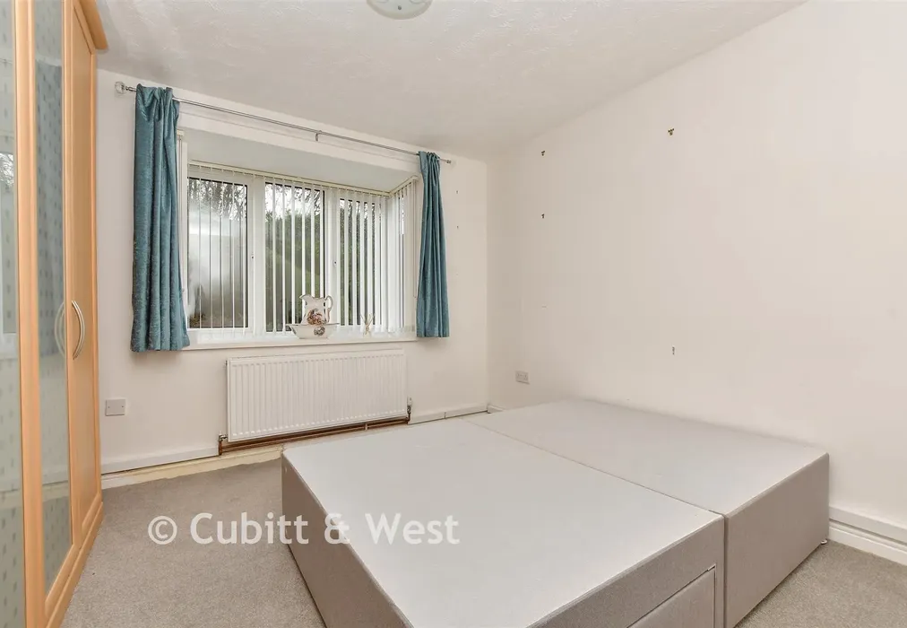 Bedroom 1 - Lordsgrove Close, Tadworth, Surrey - Wards of Kent
