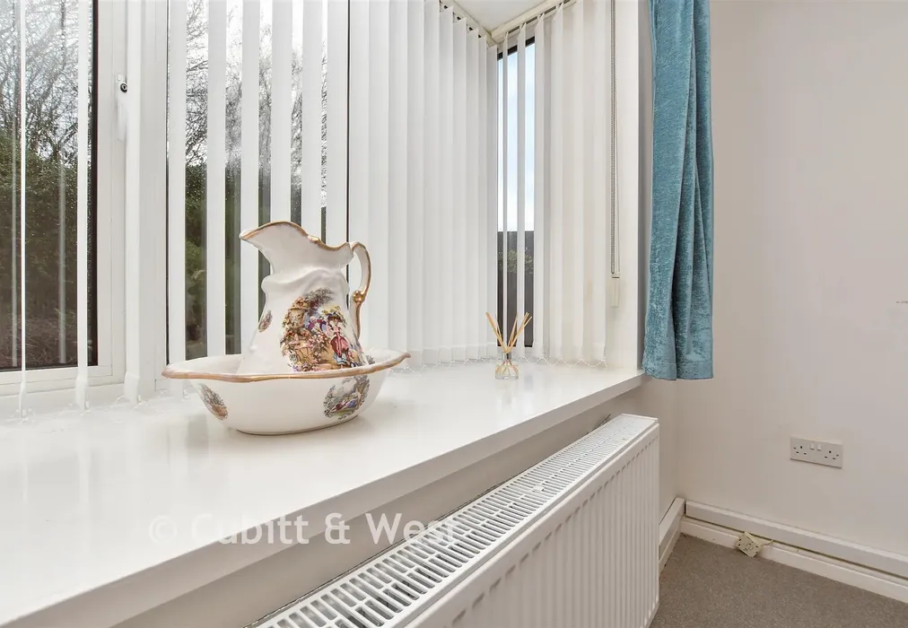 Internal Lifestyle Photograph - Lordsgrove Close, Tadworth, Surrey - Wards of Kent