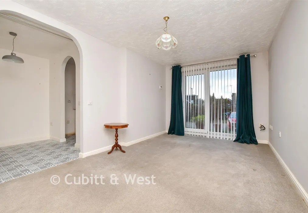 Lounge - Lordsgrove Close, Tadworth, Surrey - Wards of Kent