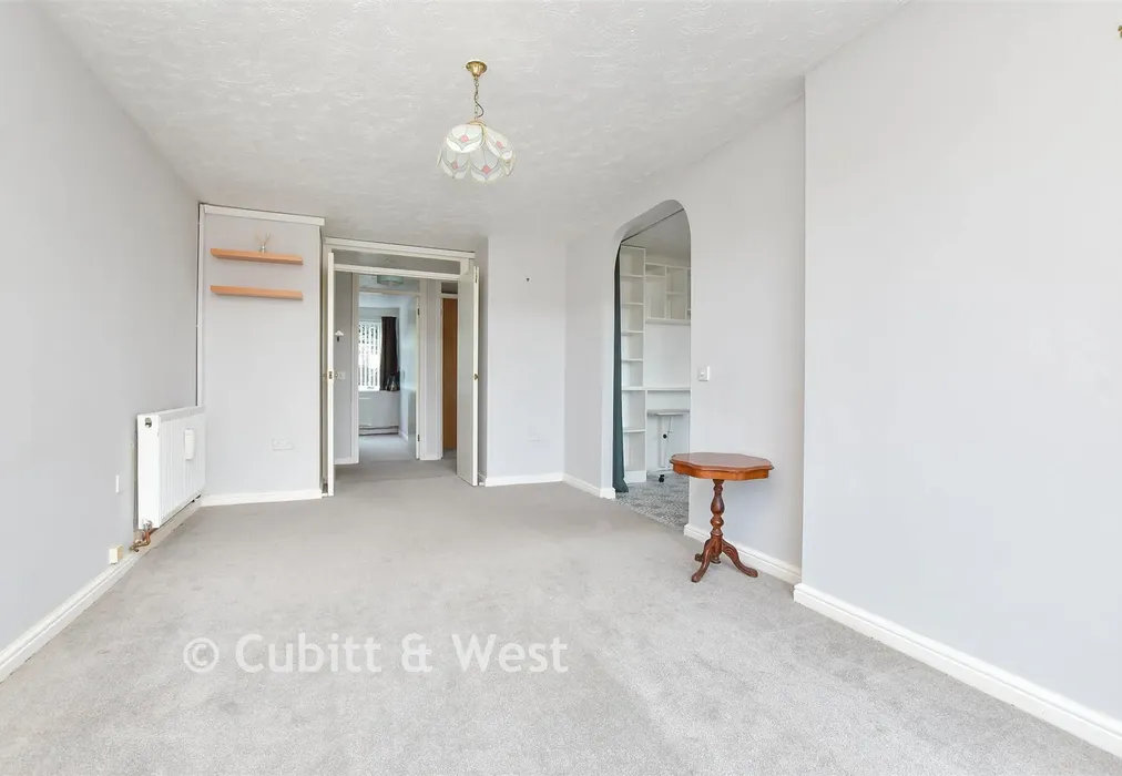Lounge - Lordsgrove Close, Tadworth, Surrey - Wards of Kent
