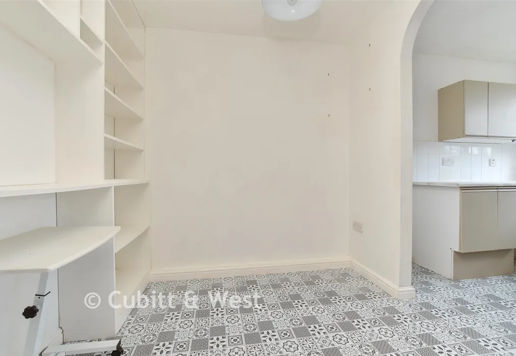 Dining Area - Lordsgrove Close, Tadworth, Surrey - Wards of Kent