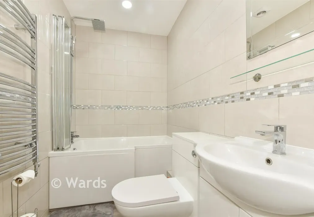 Bathroom - Richmond Street, Herne Bay, Kent - Wards of Kent