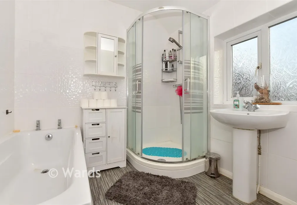 Bathroom - Davis Avenue, Deal, Kent - Wards of Kent