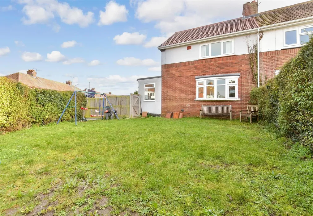 Front Garden - Davis Avenue, Deal, Kent - Wards of Kent