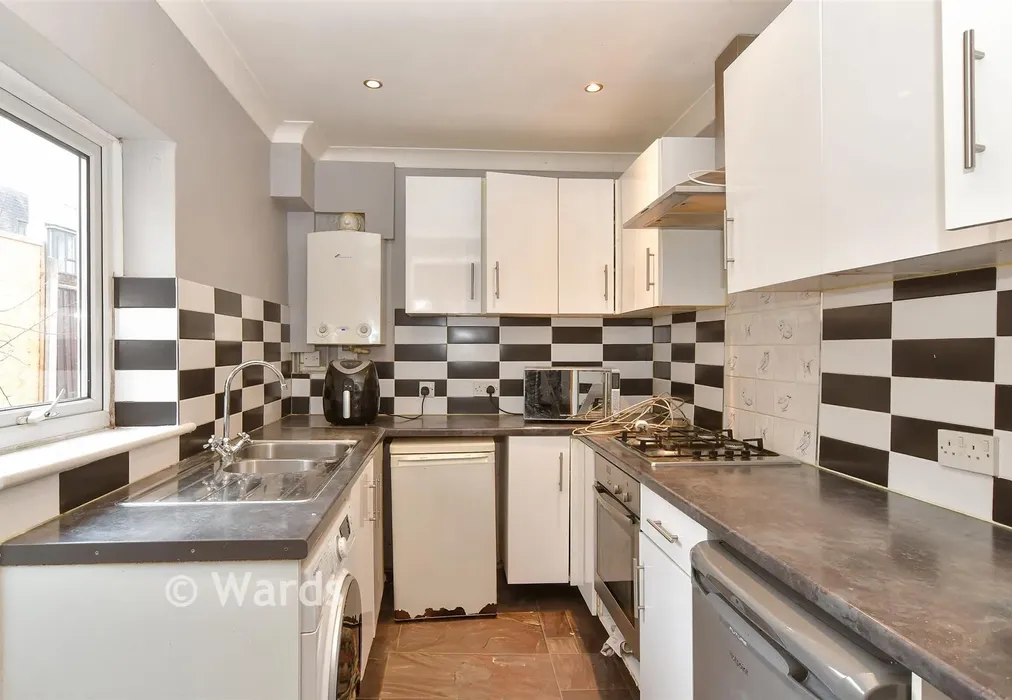 Kitchen - Suffolk Road, Gravesend, Kent - Wards of Kent
