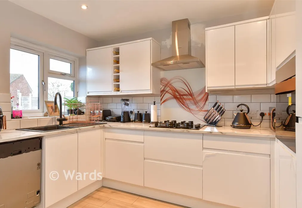 Kitchen - Freshwater Road, Walderslade, Chatham, Kent - Wards of Kent